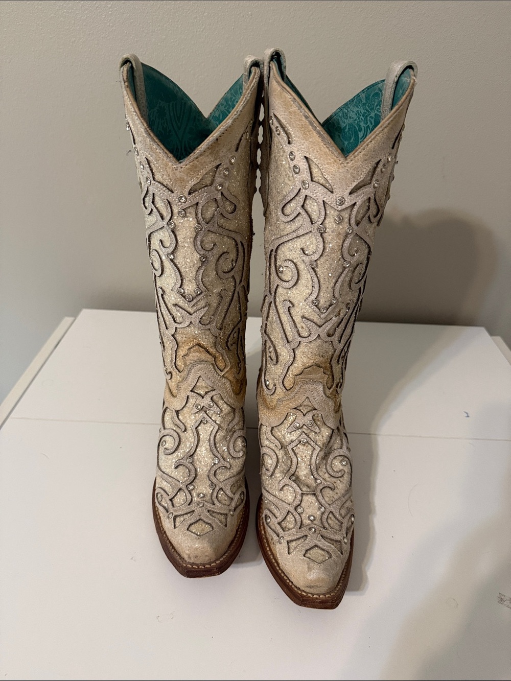 Women's Corral white glitter inlay with rhinestone Embellished Western Boots.